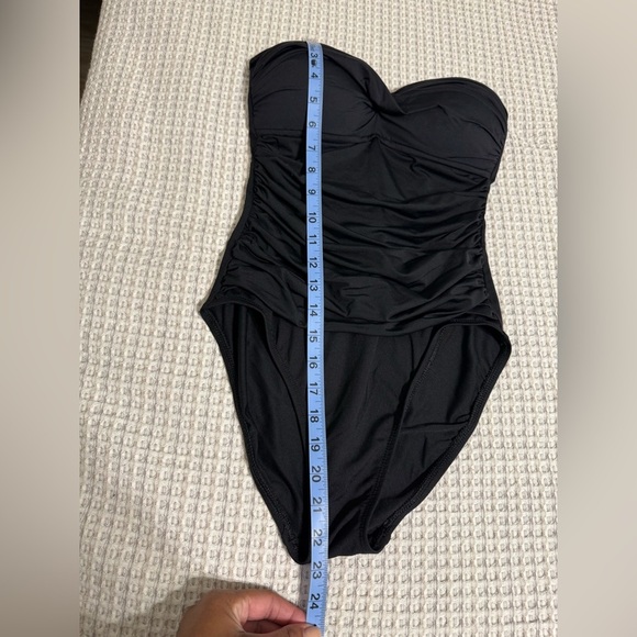 La Blanca Elegant Black Strapless Swimsuit - Picture 12 of 13